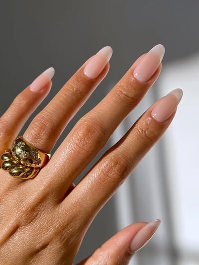 unghie nude naturali